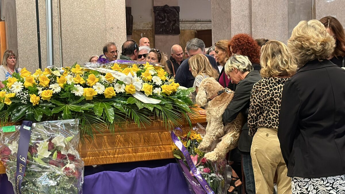 Funerali di Maria Rosaria Omaggio, l'ultimo saluto all'attrice nella parrocchia San Giuseppe al Trionfale a Roma | VIDEO e FOTO