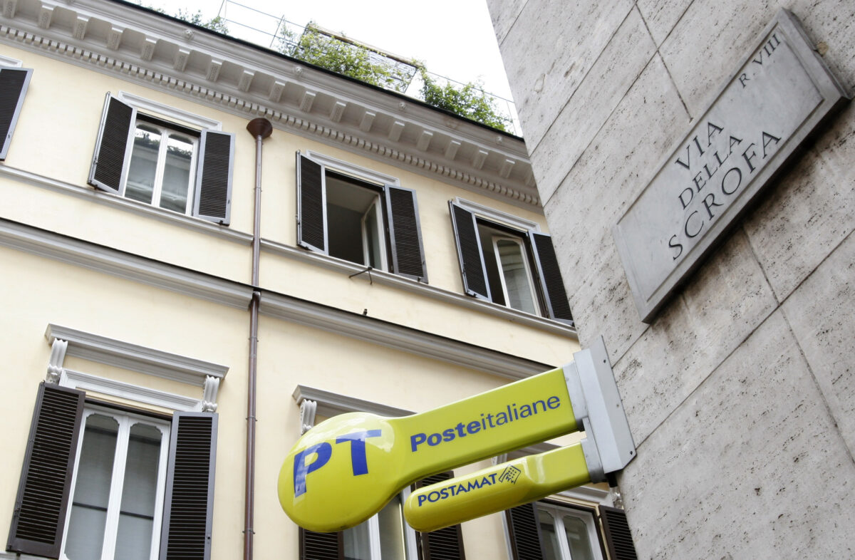 Poste Italiane premia i lavoratori: settimana corta, aumenti stipendio e bonus 1.000€. Più soldi in tasca per 120.000 lavoratori. Ecco chi festeggia!  