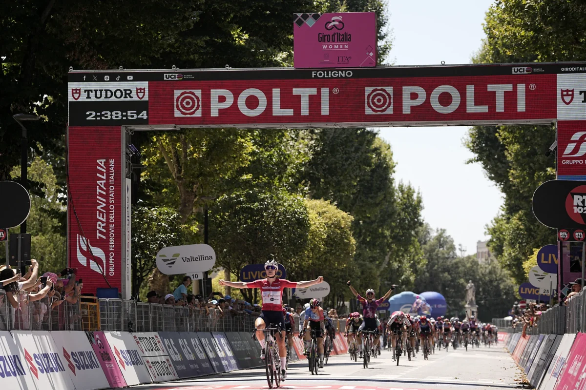 Giro d'Italia Women 2024, a Foligno si impone Kopecky