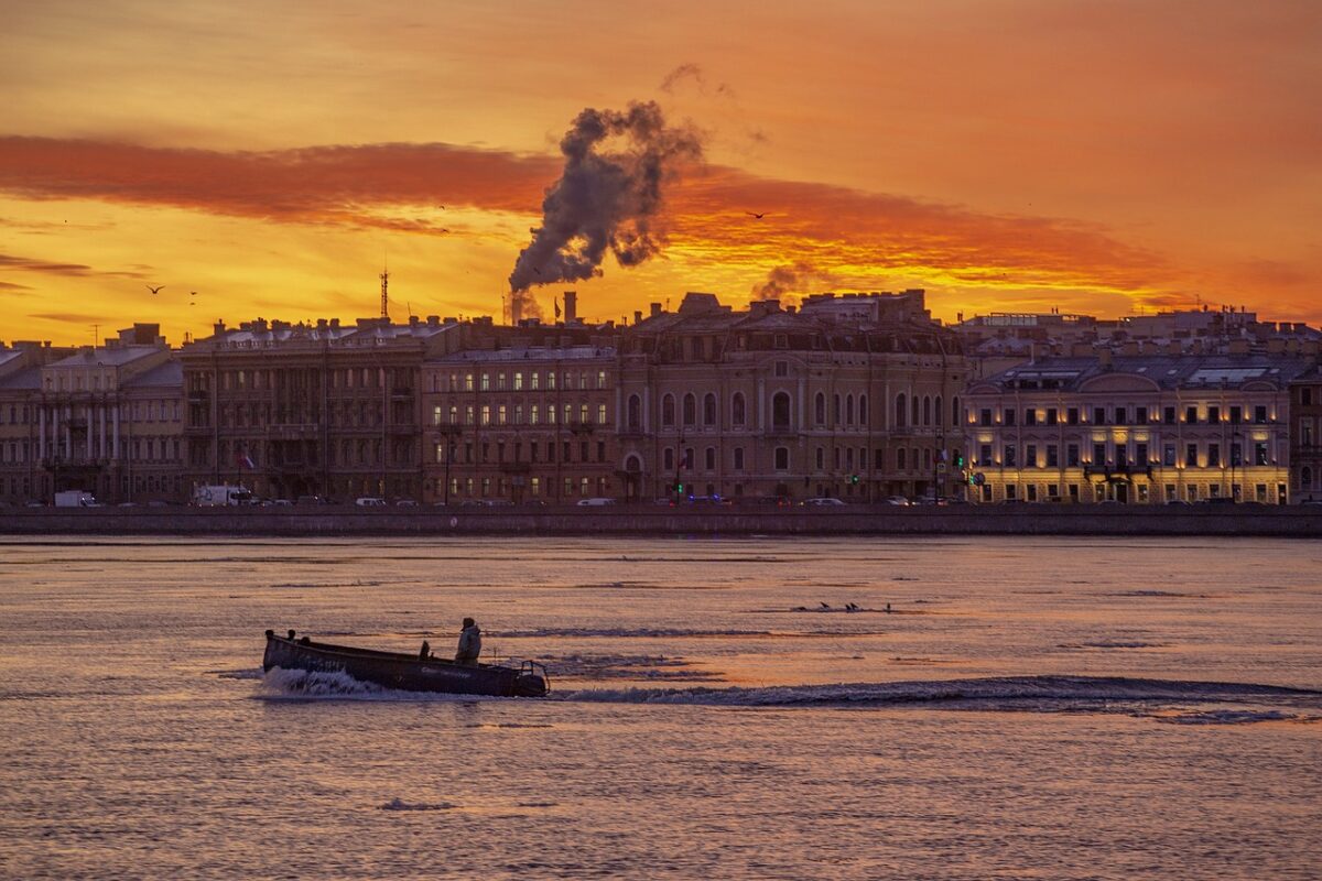 Morta nella prima notte di nozze, chi è la ragazza caduta dal quindicesimo piano in Russia?