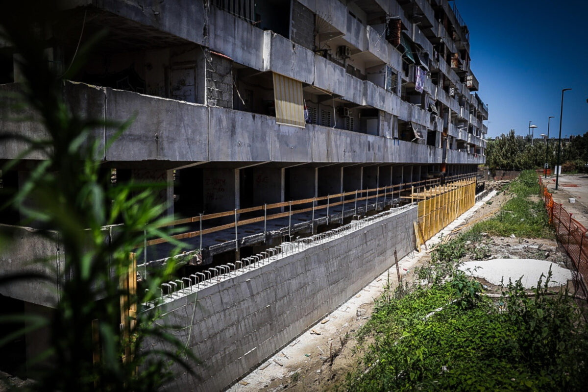 Crollo Scampia, l'urbanista Berdini: "Le Vele come Corviale e Zen, fallimento dello Stato: errori progettuali a monte e poi l'abbandono"