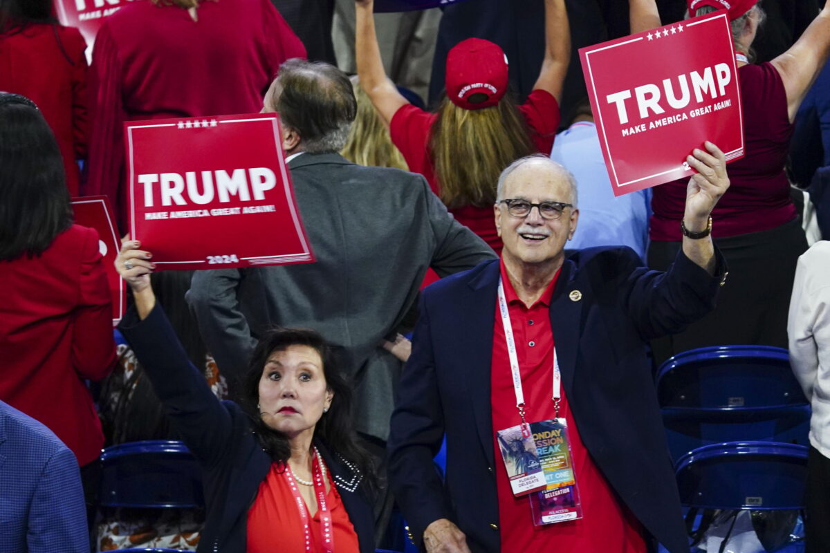 Trump vince la nomination dei Repubblicani e annuncia il suo vice: il senatore 39enne dell'Ohio James David Vance