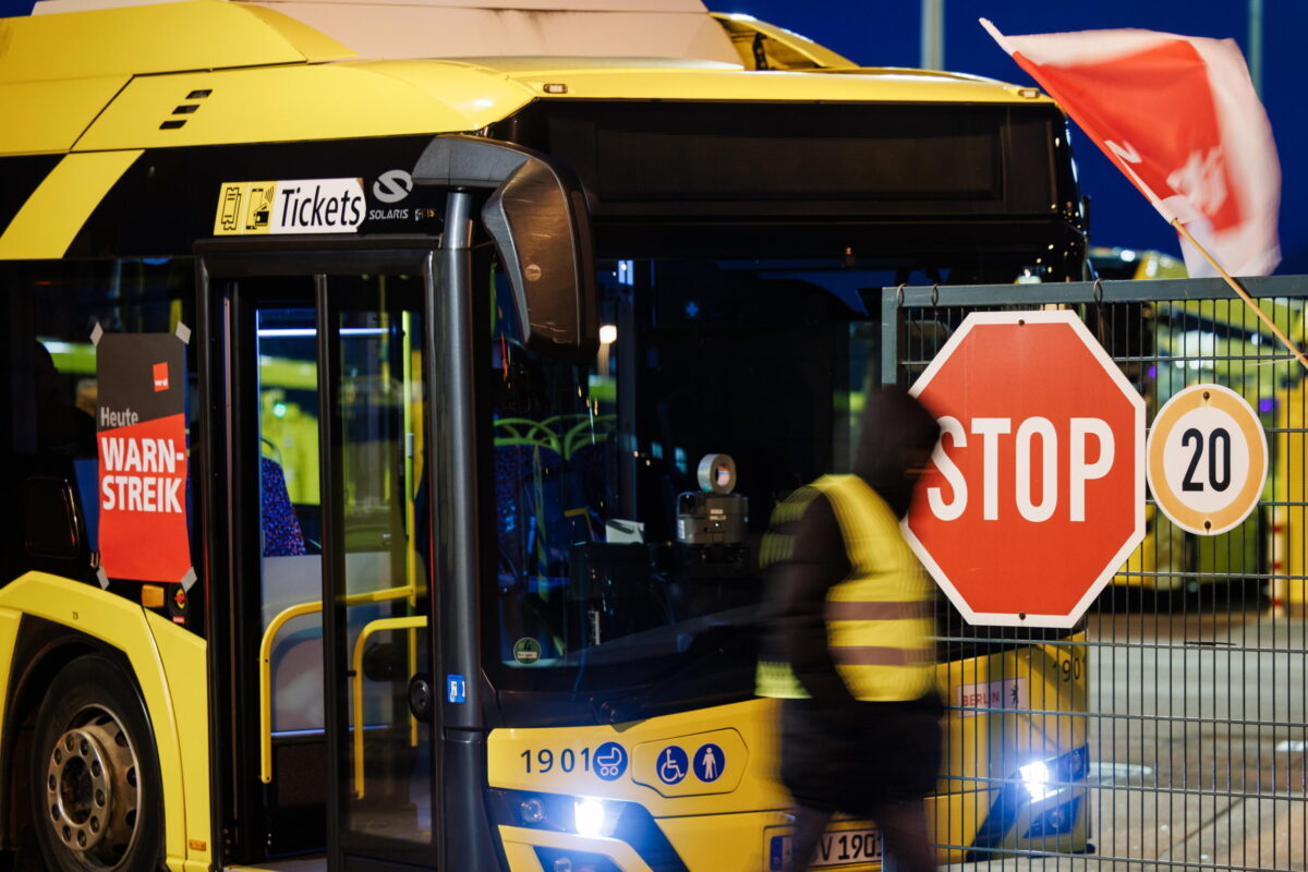 Germania, chi è la donna che ha accoltellato cinque persone su un autobus a Siegen?