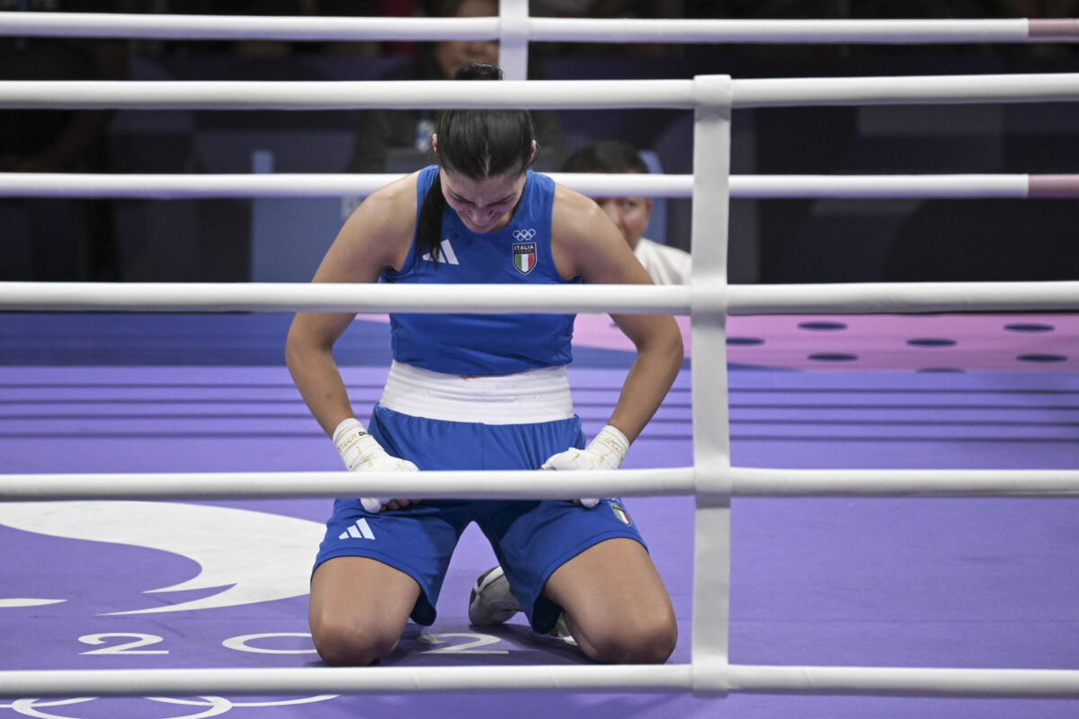 Olimpiadi Parigi 2024, clamoroso Carini nella boxe: la decisione durante il match contro Khelif