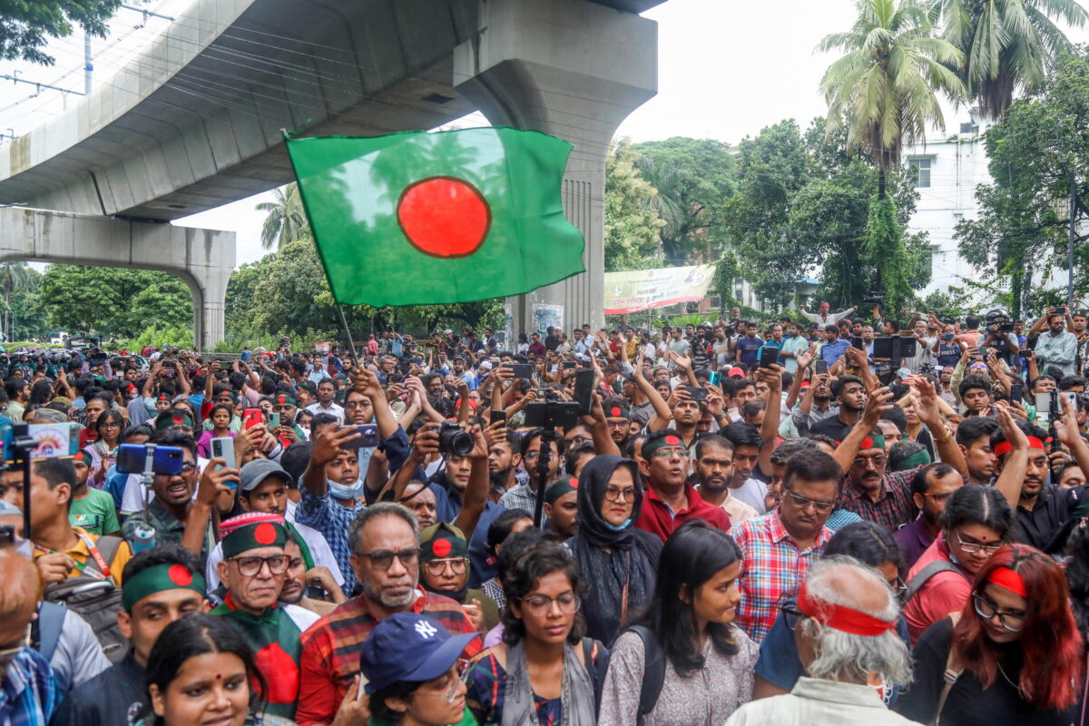 Nuove proteste in Bangladesh: altri due morti e oltre 100 feriti. Ecco cosa chiedono i giovani