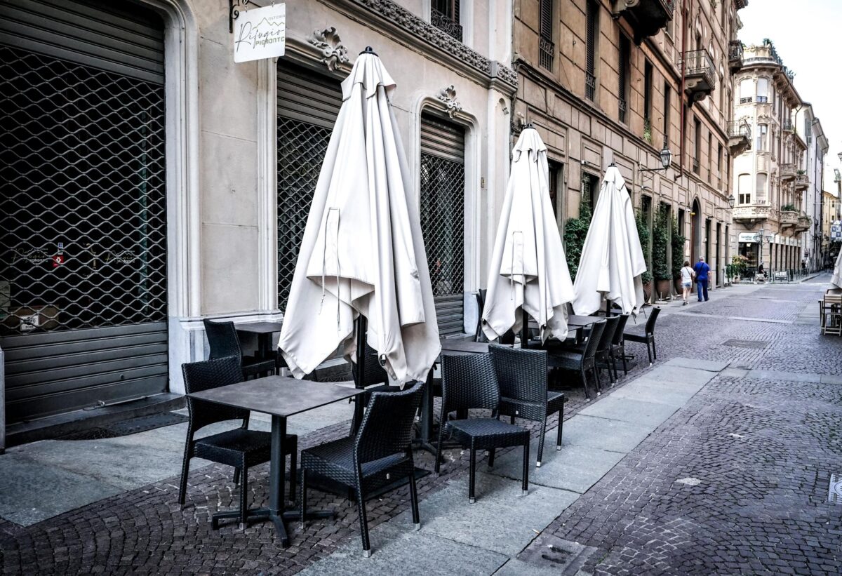 Tragedia a Bergamo, rissa fuori da un bar di Casazza: chi è la vittima e quanti sono gli aggressori?