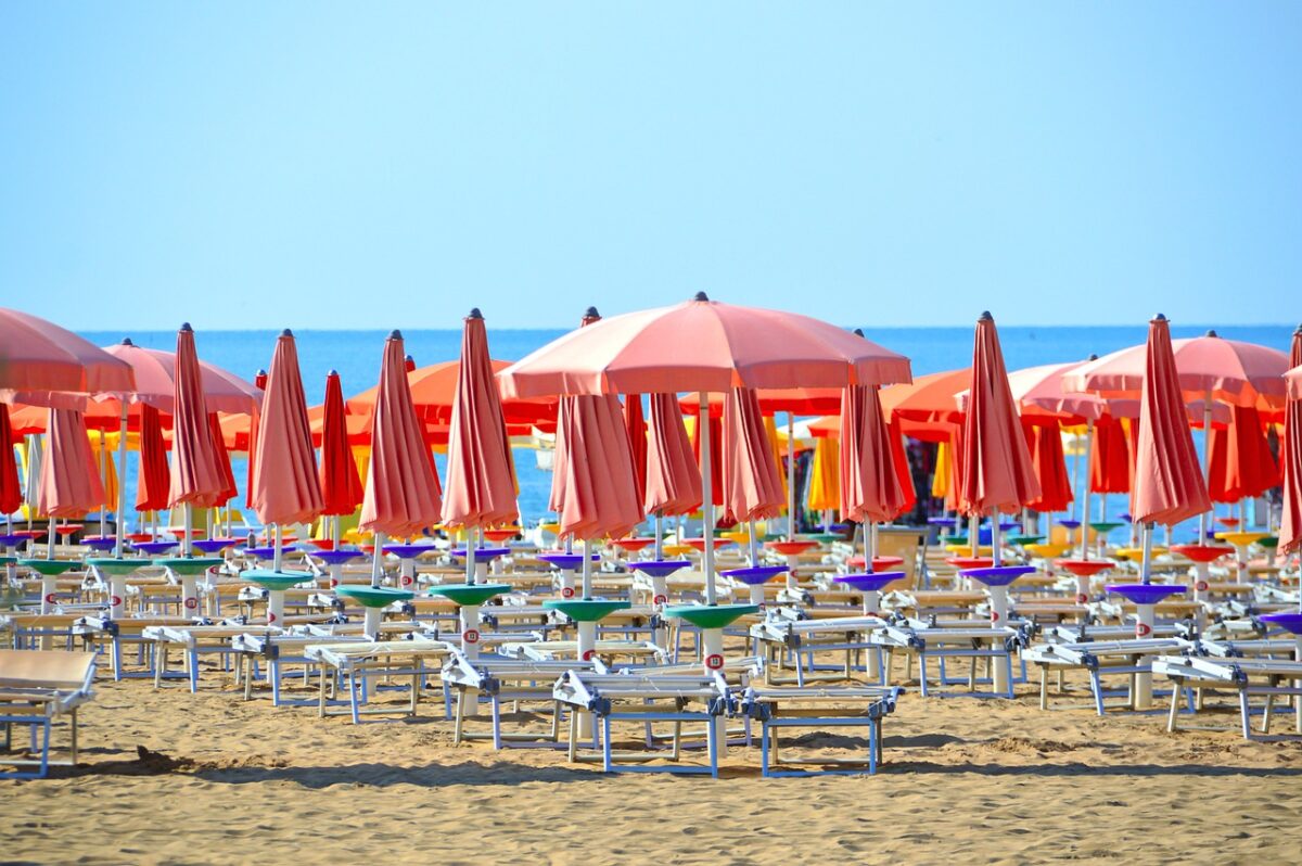 Guadagni stabilimento balneare: entrate, uscite e requisiti da rispettare