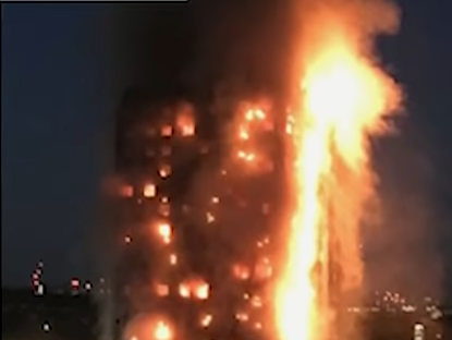 Gran Bretagna, l'incendio della Grenfell Tower di Londra del 2017 poteva essere evitato? Cosa dice il rapporto finale sulla strage | FOTO