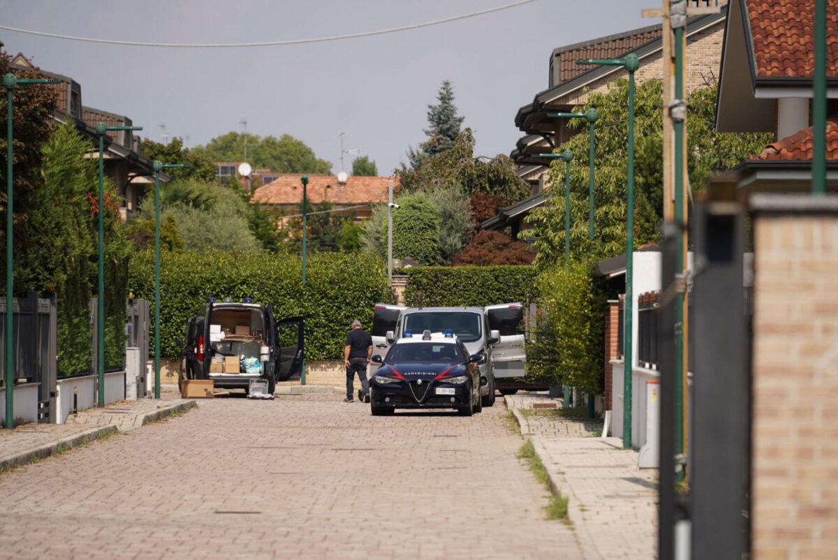 Strage a Paderno Dugnano: madre, padre e figlio 12enne uccisi in casa. A dare l'allarme il primogenito: si indaga per ricostruire cosa è successo