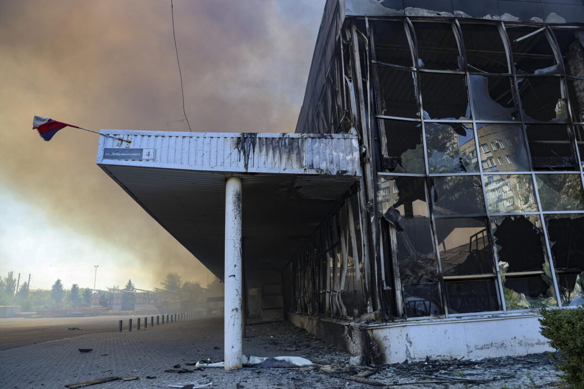 Guerra in Ucraina, bombardamenti russi nel Donetsk: morti 3 civili e feriti altri 5. Le ultime notizie | FOTO