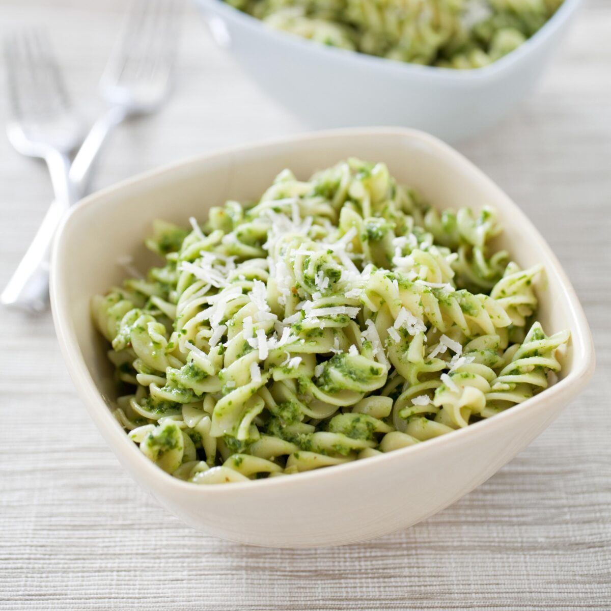 Francia, avvelenamento da pesto a Tours: cinque persone in terapia intensiva per botulismo. Cosa è successo? | FOTO