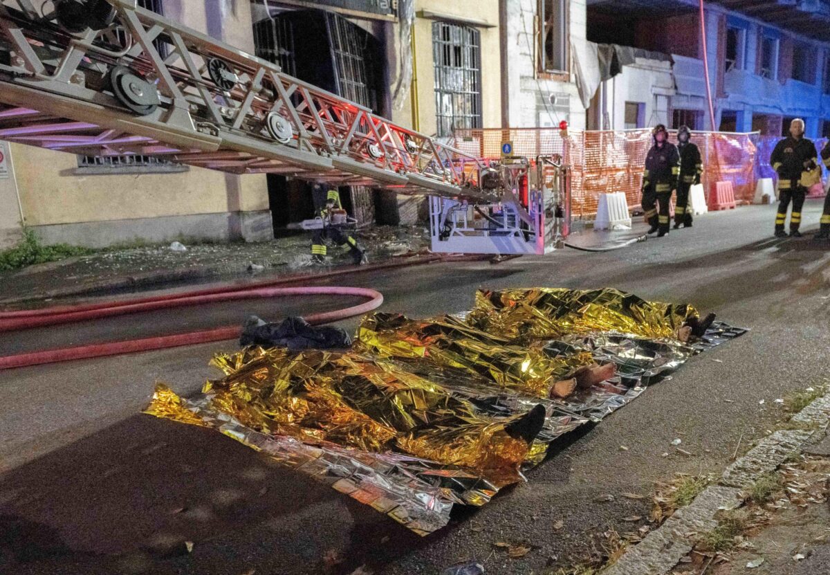 Tragedia nella notte a Milano, incendio in un emporio cinese: morti tre giovani ragazzi. Si ipotizza la natura dolosa