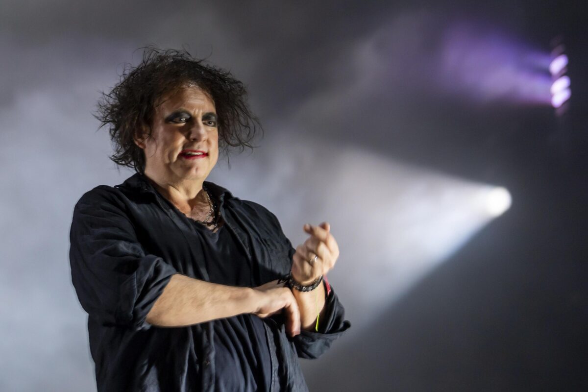 "Alone": testo, significato e traduzione del nuovo singolo dei The Cure