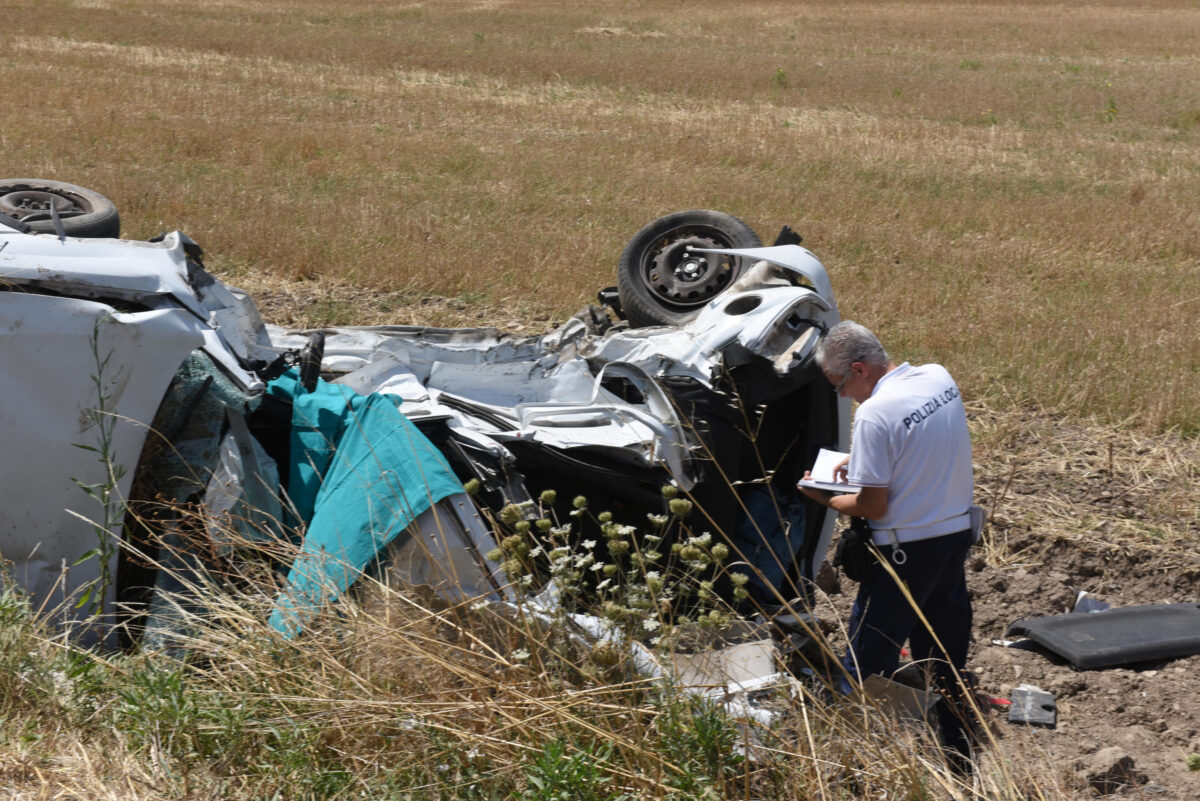 Foggia, chi sono le vittime dell'incidente a Borgo Mezzanone? Scooter travolto da un'auto pirata: caccia all'automobilista