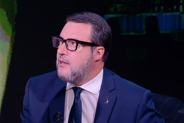 Salvini a "Quarta Repubblica" avvisa i magistrati: "Se uno dei 12 rimpatriati dall'Albania rapina o stupra, chi paga...?". E attacca l'Albano