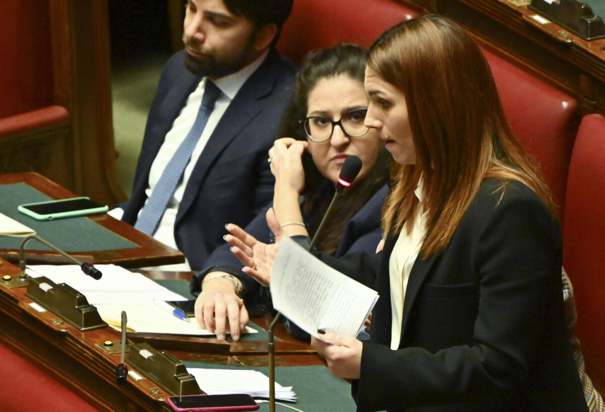 Immunità parlamentare Salis, la richiesta di Orbàn indigna la sinistra. Baldino (M5S): “Vergognoso. Valutare permanenza Ungheria in Ue”