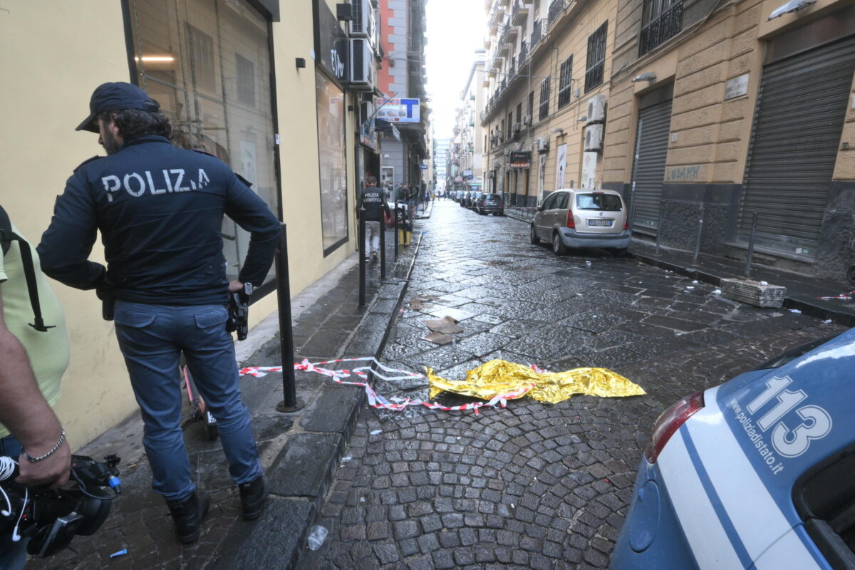 Chi era Emanuele Tufano, il 15enne incensurato ucciso a colpi di pistola a Napoli? Feriti altri due minori: è giallo sull'accaduto