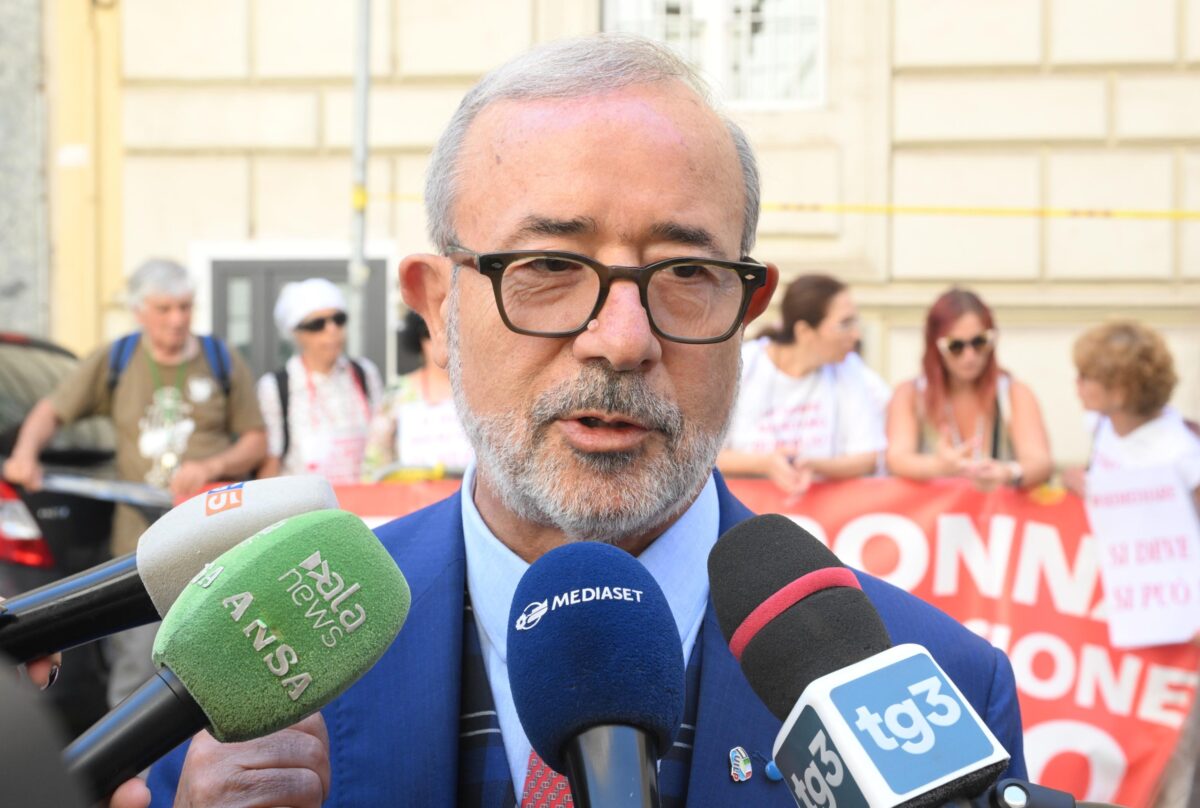 Manovra, scontro su pensioni e sanità. Barbagallo (Uilp): “Aumento minime? Sicuro non faremo spese pazze”. Medici in piazza contro il Governo