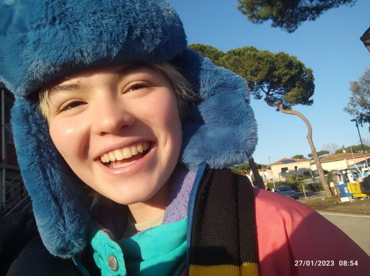 Anastasia Ronchi, la 16enne scomparsa da Viareggio il 3 settembre. Il padre: "Non è stata ritrovata, ma solo avvistata a Parigi. Tutte le testate e i mass media rettifichino la notizia"