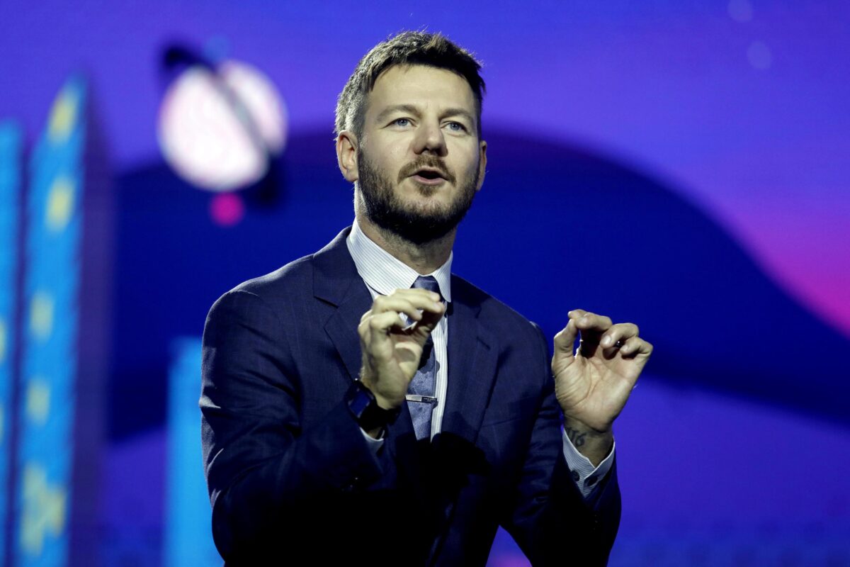 Alessandro Cattelan conduce Sanremo Giovani 2024 e il DopoFestival 2025: l'annuncio ufficiale di Carlo Conti