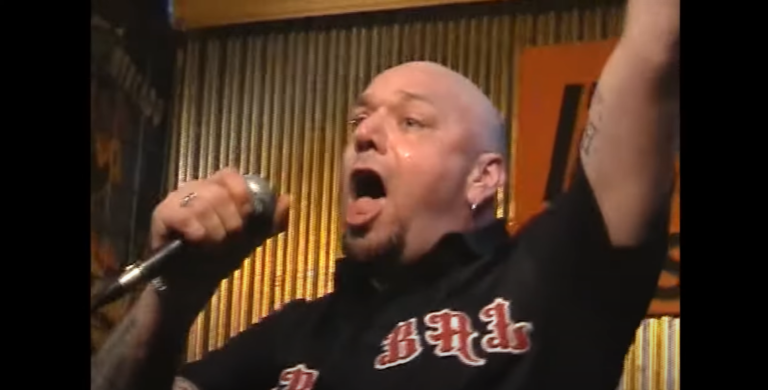 Paul Di' Anno, l'ex cantante degli Iron Maiden è morto: dall'abbandono della band ai problemi con alcol e droga