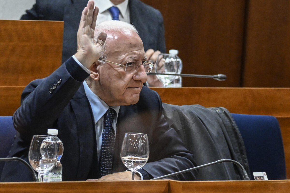 Il Consiglio regionale della Campania approva il terzo mandato per De Luca, il parere di Saiello (M5s) e di Di Fenza (Azione)