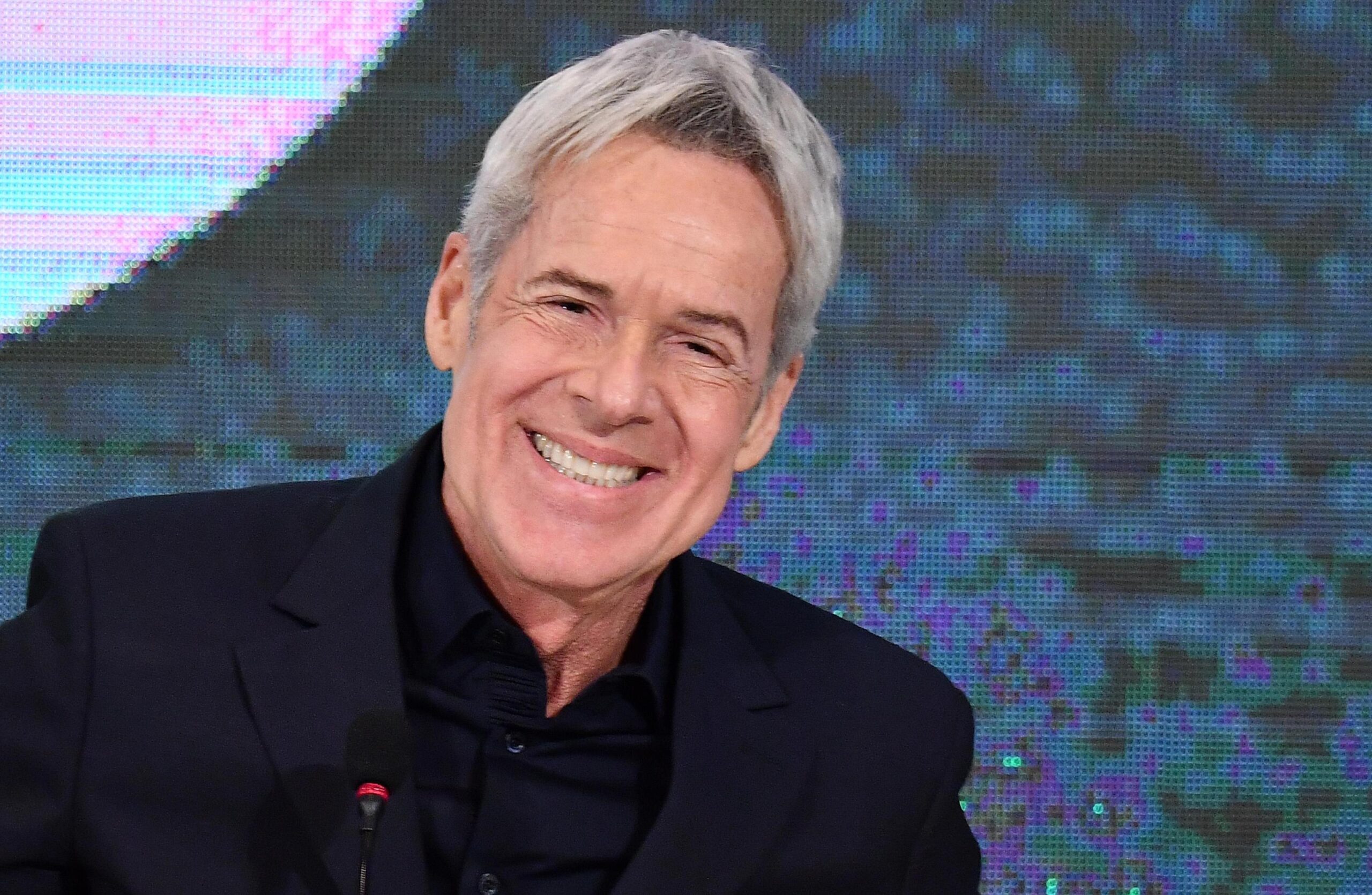 Claudio Baglioni rinvia l'inizio del tour per motivi di salute: l'annuncio con una lettera ai fan