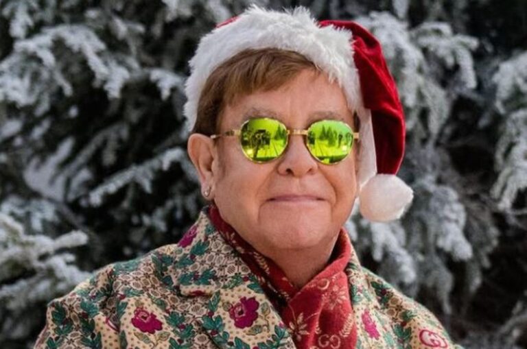 Elton John rivela quale frase vuole sia scritta sulla sua lapide