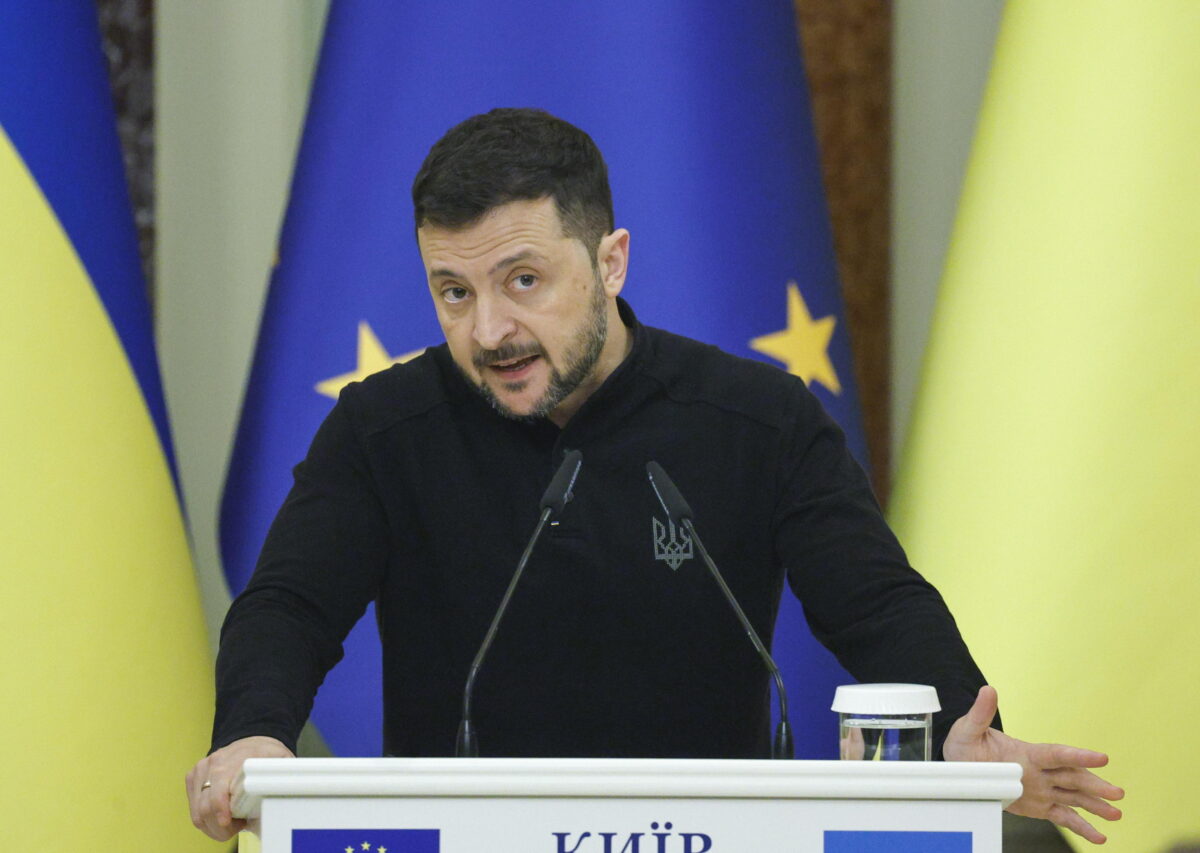 Guerra in Ucraina, Zelensky ammette lo stallo nelle aree occupate: Kiev in crisi senza supporto degli alleati