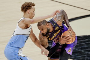 LeBron James eterno, trascina i Lakers e infrange altri record